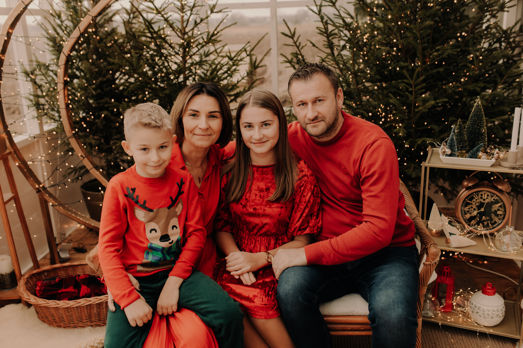 swiateczna-sesja-szklarnia-sieradz.jpg Świąteczna sesja w szklanym studio Chojne – ciepła i klimatyczna atmosfera