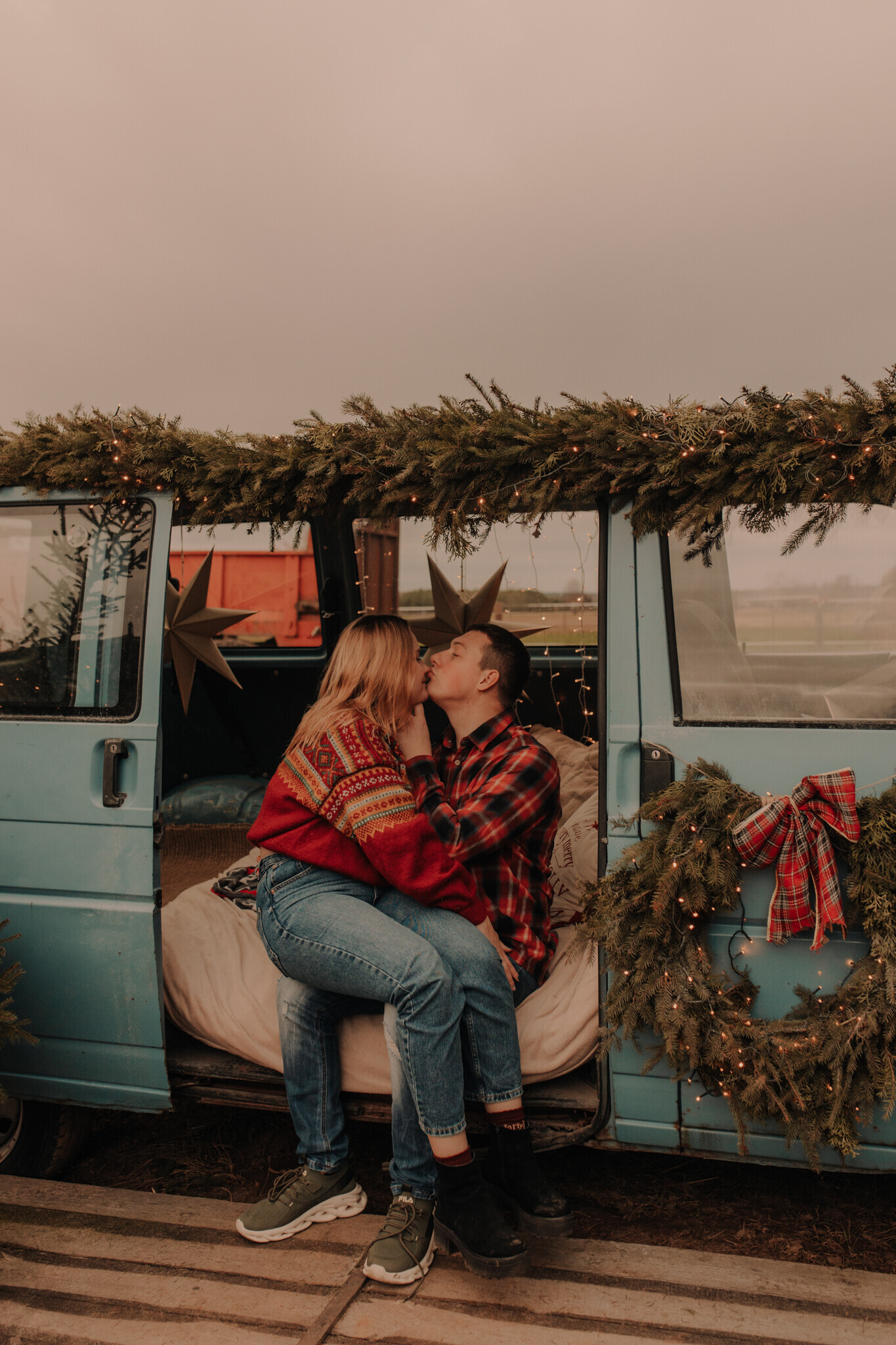 swiateczna-sesja-szklarnia-chojne.jpg Świąteczna sesja w szklanym studio Chojne – ciepła i klimatyczna atmosfera