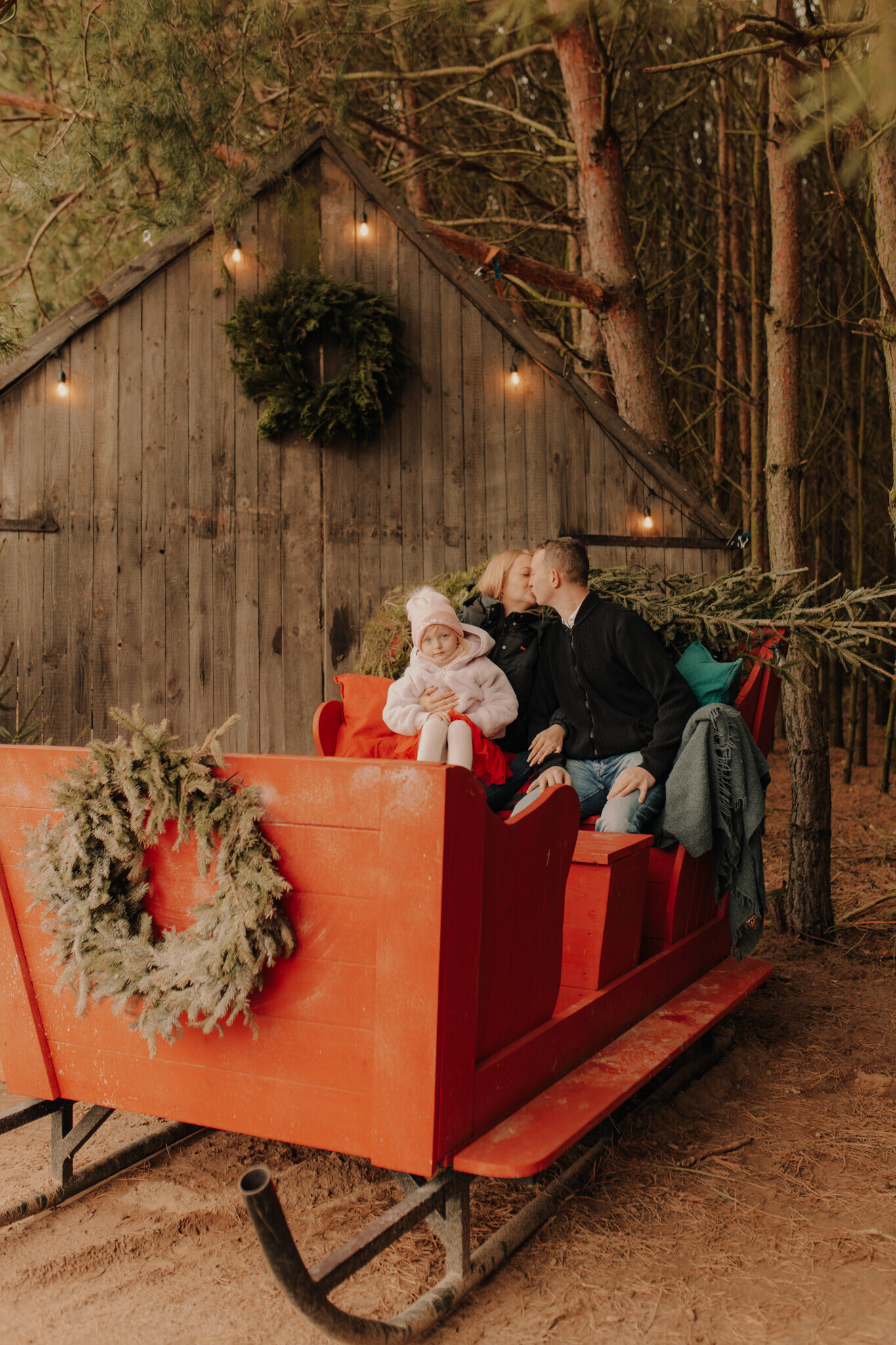 swiateczna-sesja-szklarnia-zdunska-wola.jpg Świąteczna sesja w szklanym studio Chojne – ciepła i klimatyczna atmosfera