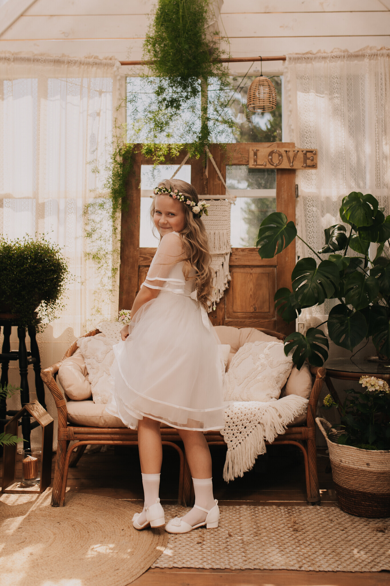 komunijna-sesja-plenerowa-szklarnia-sieradz.jpg Zdjęcia komunijne Chojne – naturalne światło i szklane studio