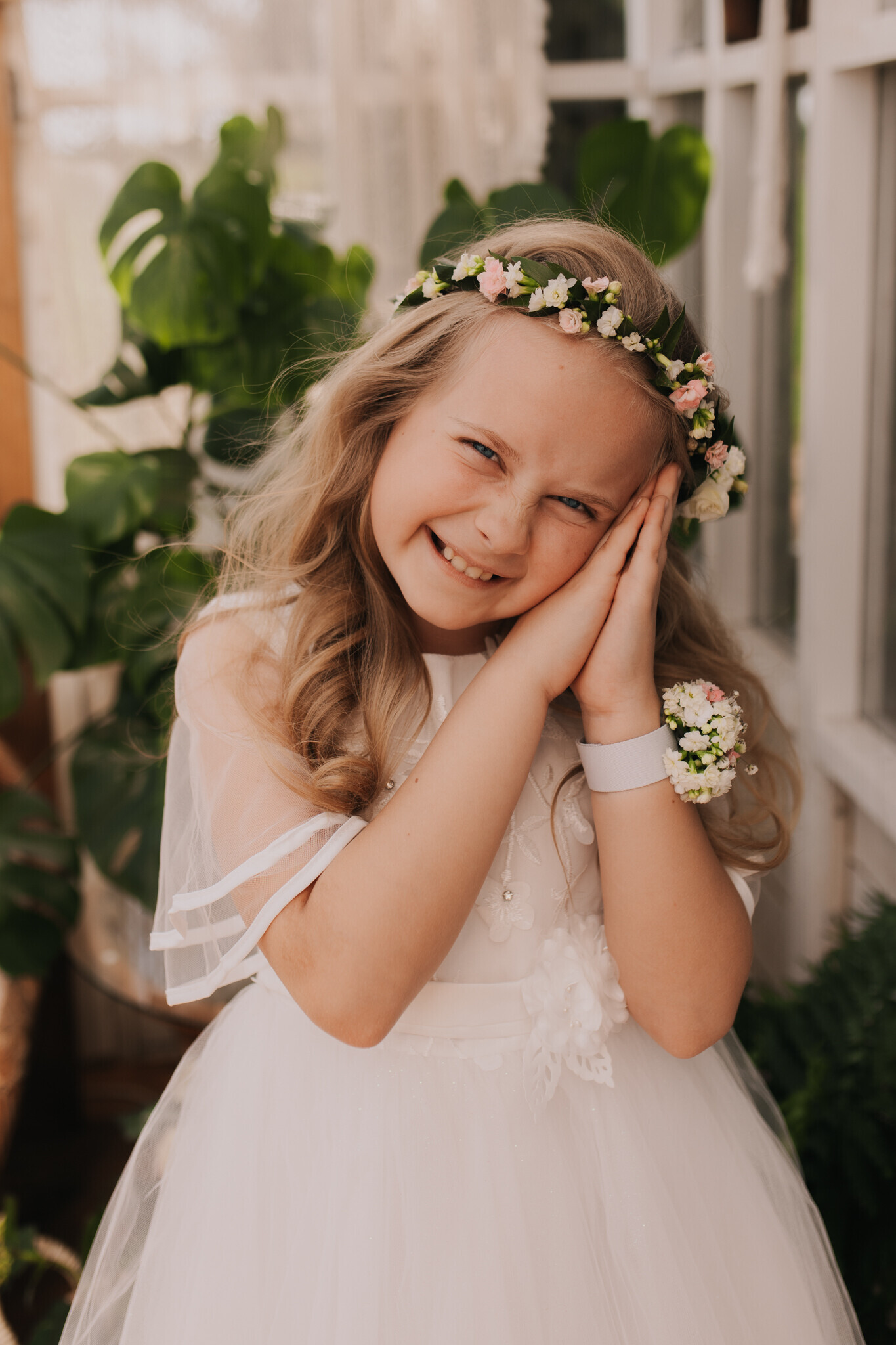 komunijna-sesja-plenerowa-szklarnia-sieradz.jpg Zdjęcia komunijne Chojne – naturalne światło i szklane studio