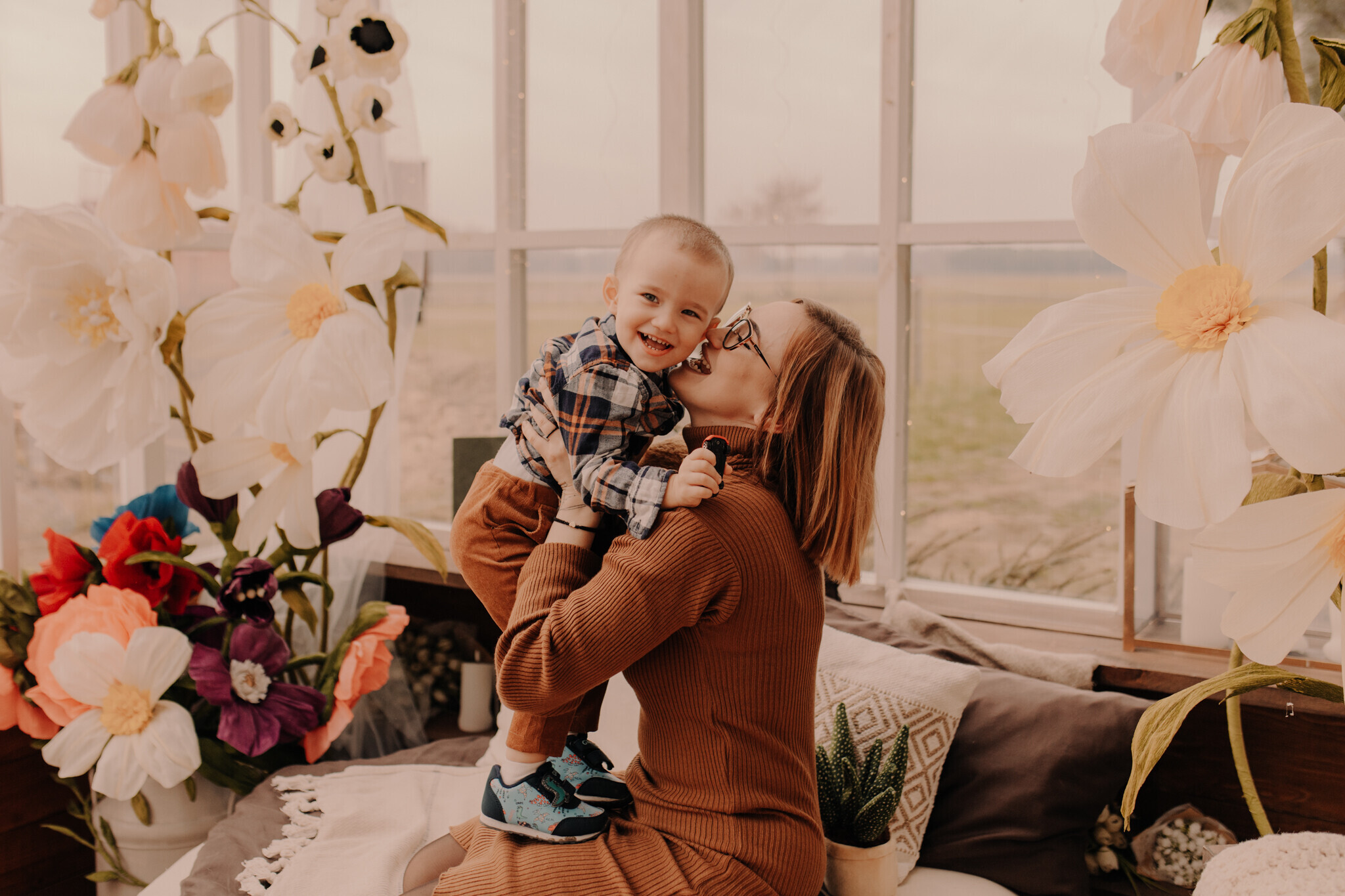 Rodzinne zdjęcia Burzenin – klimatyczna sesja w szklarni Roczkowa sesja plenerowa Burzenin – radosne ujęcia w naturze