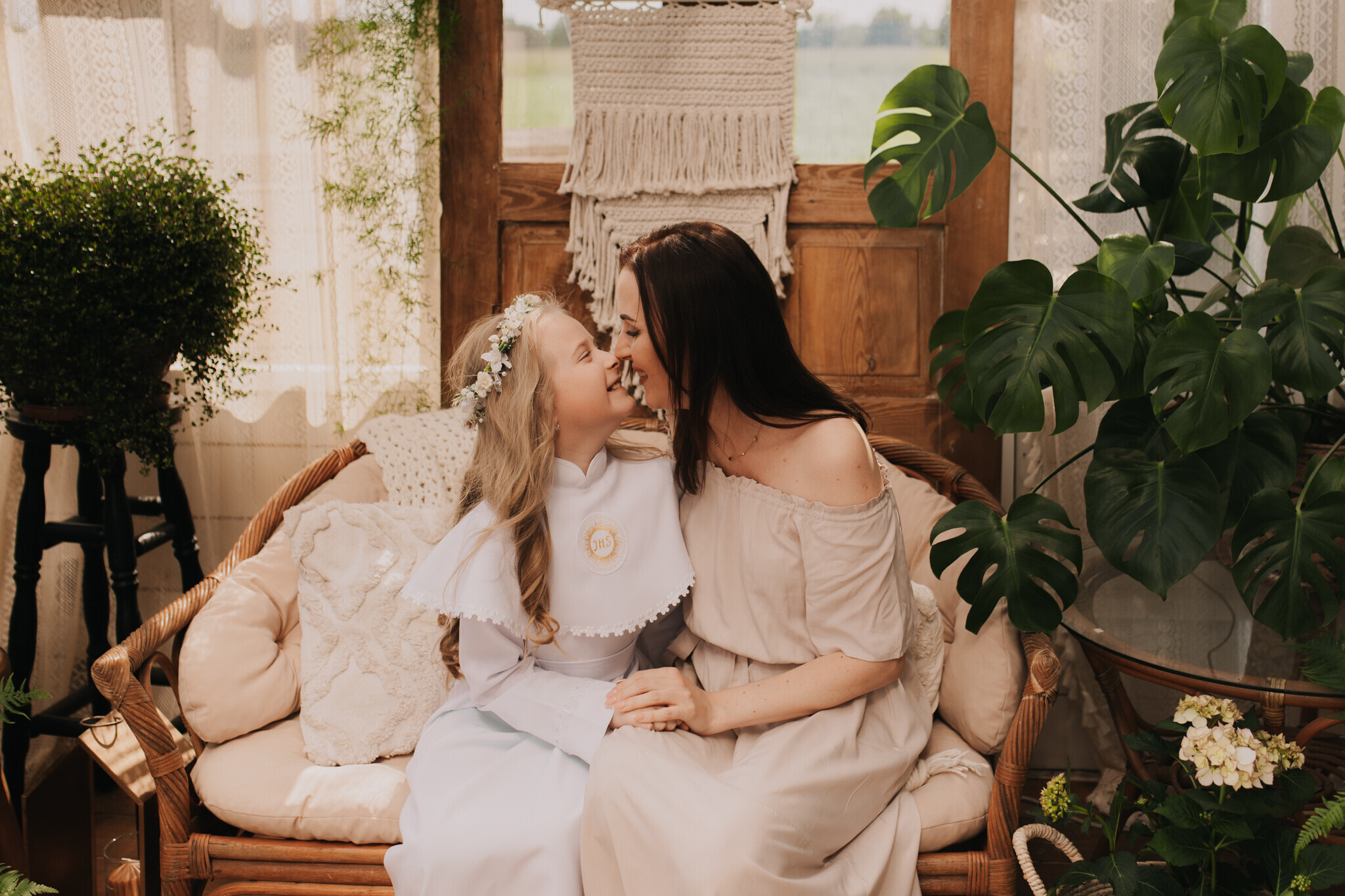 FSP-56 Zdjęcia komunijne Chojne – naturalne światło i szklane studio