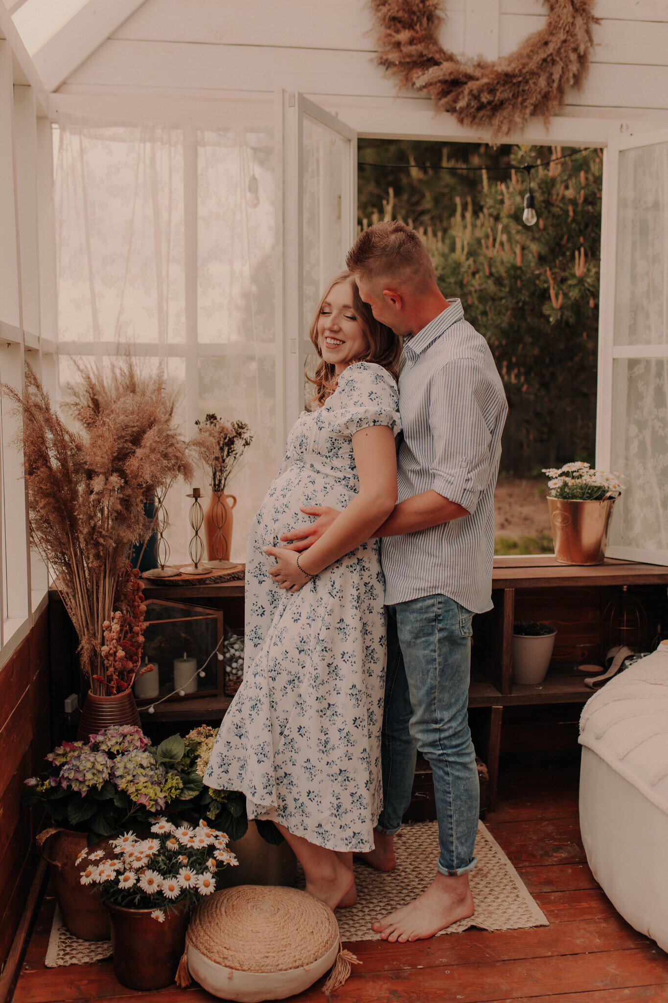 ciazowa-sesja-szklane-studio-sieradz.jpg Ciążowa sesja w szklarni Sieradz – kobiece ujęcia w szklanym studio