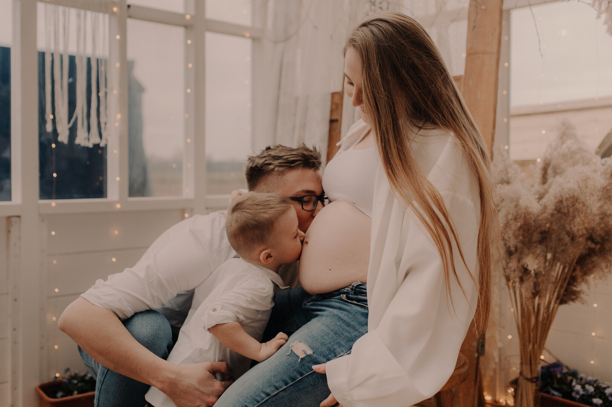 ciazowa-sesja-szklane-studio-burzenin.jpg Sesja ciążowa Burzenin – naturalne kadry w szklarni