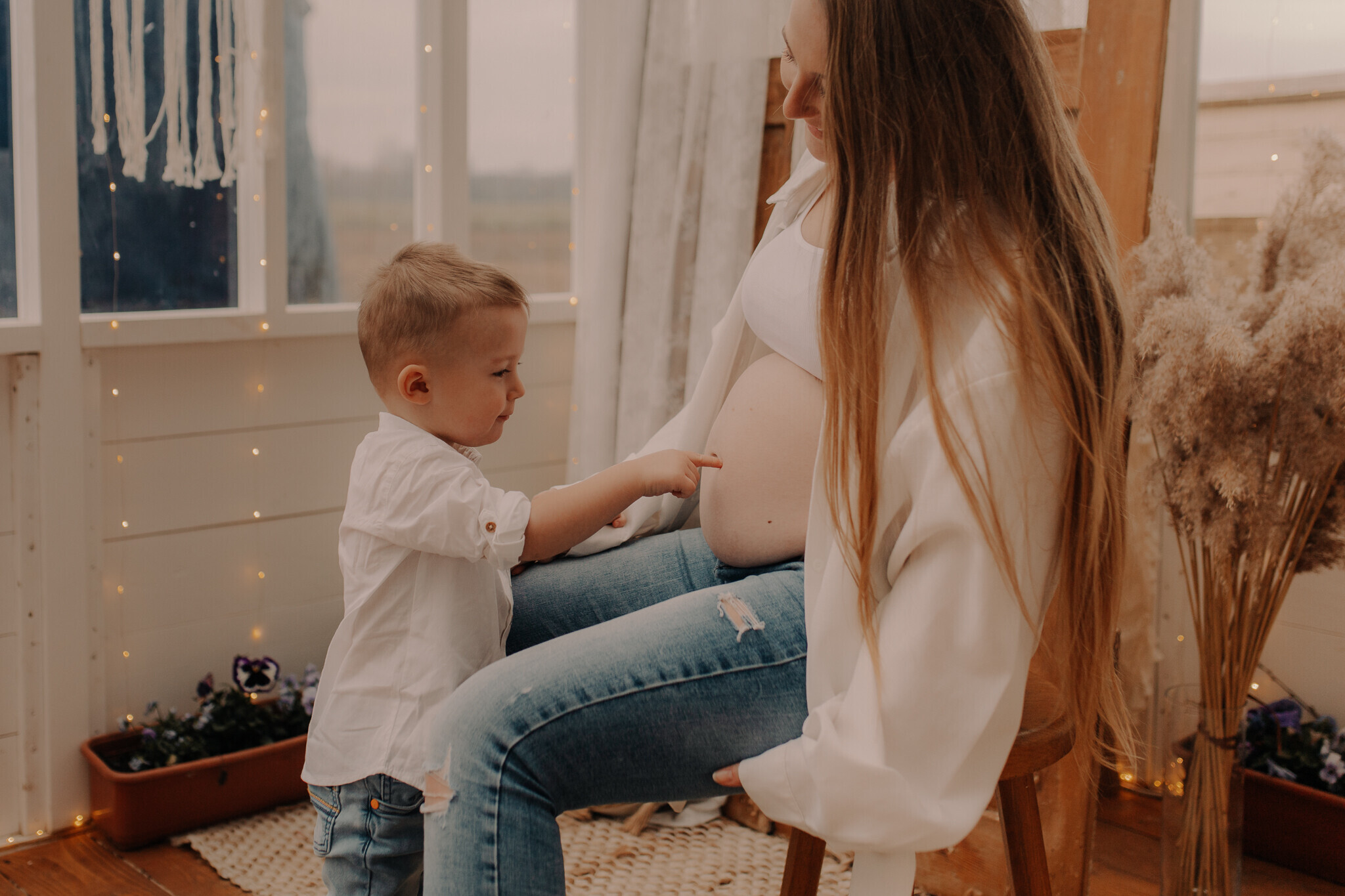 ciazowa-sesja-szklane-studio-burzenin.jpg Sesja ciążowa Burzenin – naturalne kadry w szklarni