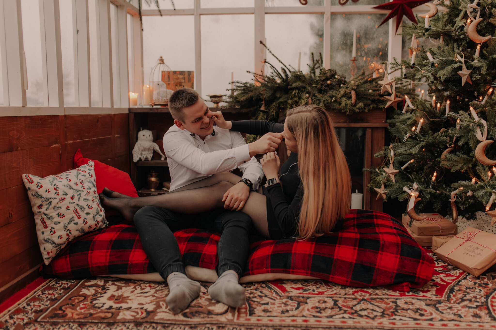 swiateczna-sesja-szklarnia-burzenin.jpg Świąteczna sesja w szklanym studio Burzenin – ciepła i klimatyczna atmosfera