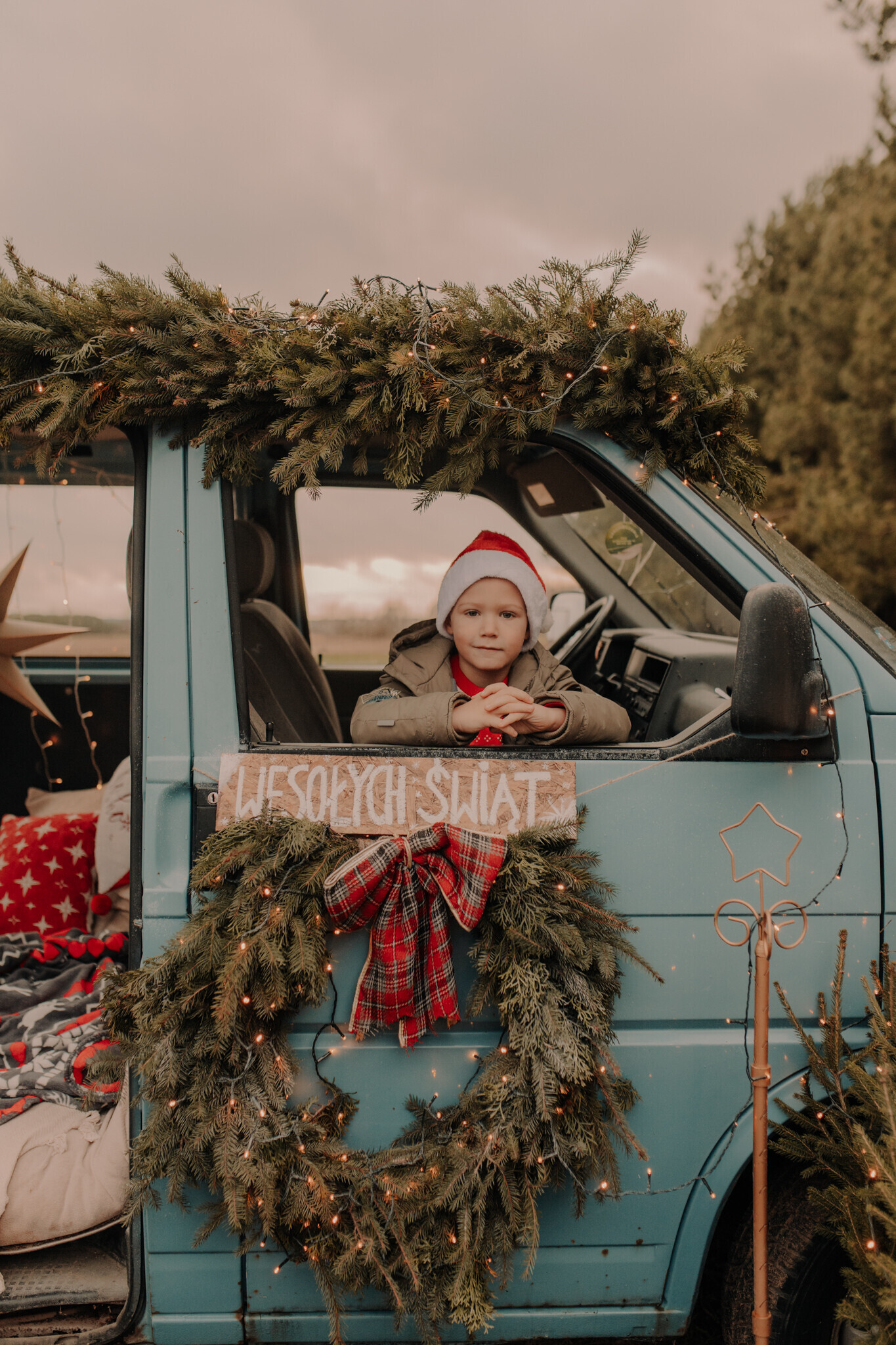 swiateczna-sesja-szklarnia-burzenin.jpg Świąteczna sesja w szklanym studio Burzenin – ciepła i klimatyczna atmosfera