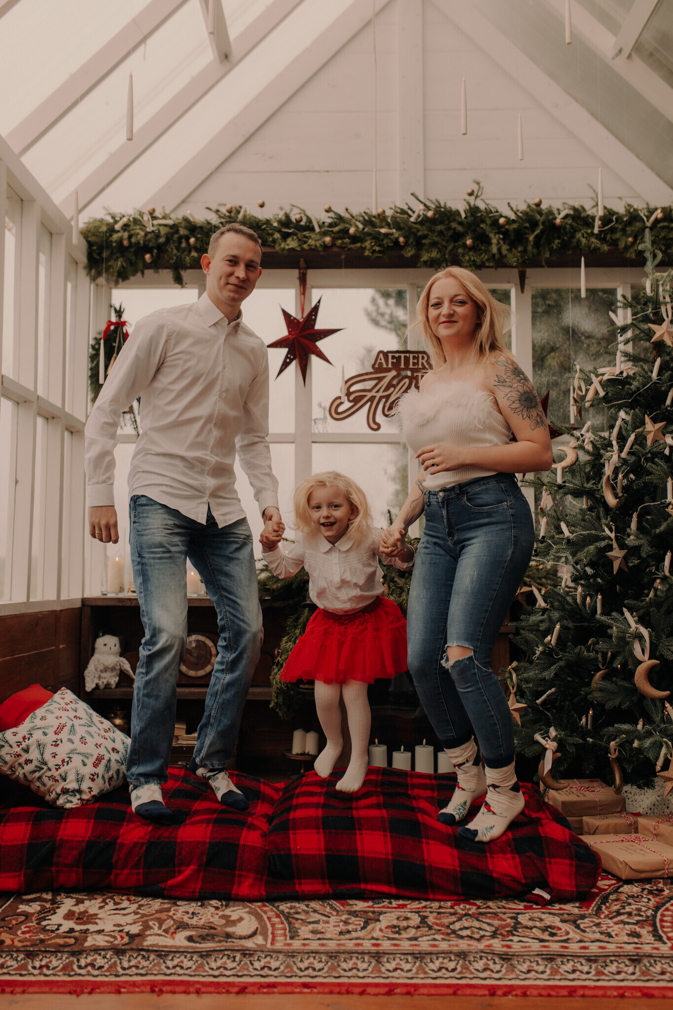 swiateczna-sesja-szklarnia-zdunska-wola.jpg Świąteczna sesja w szklanym studio Chojne – ciepła i klimatyczna atmosfera