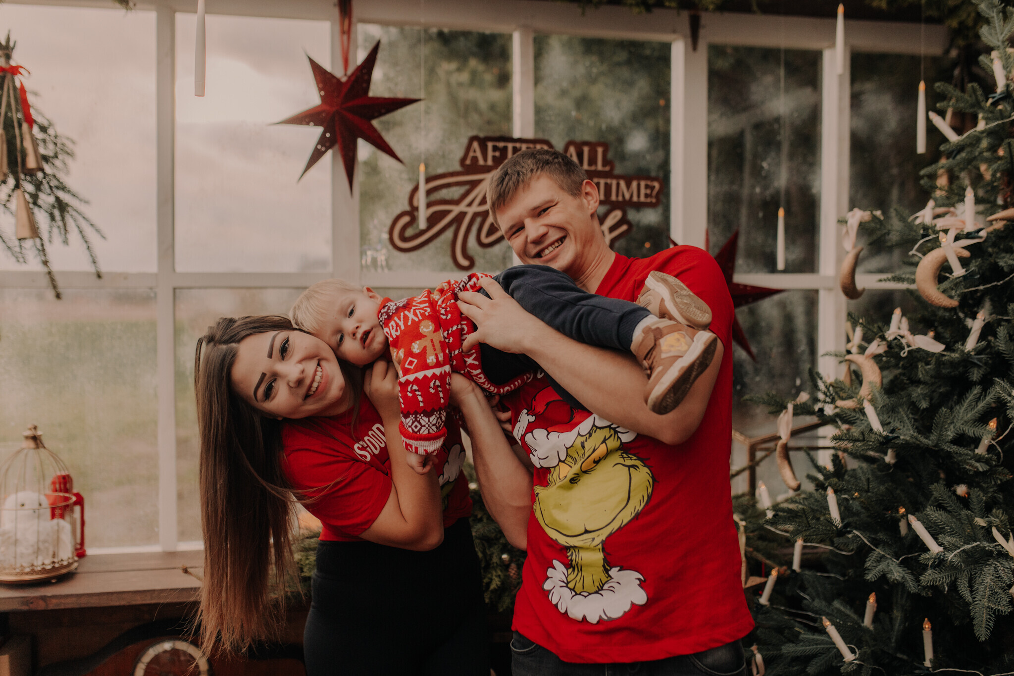 swiateczna-sesja-szklarnia-burzenin.jpg Świąteczna sesja w szklanym studio Burzenin – ciepła i klimatyczna atmosfera