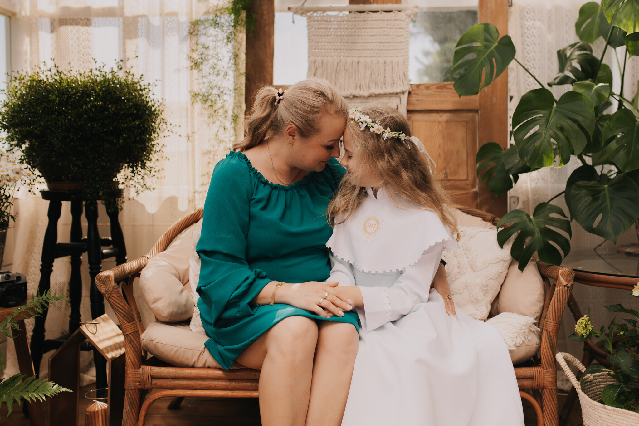 FSP-46 Zdjęcia komunijne Chojne – naturalne światło i szklane studio