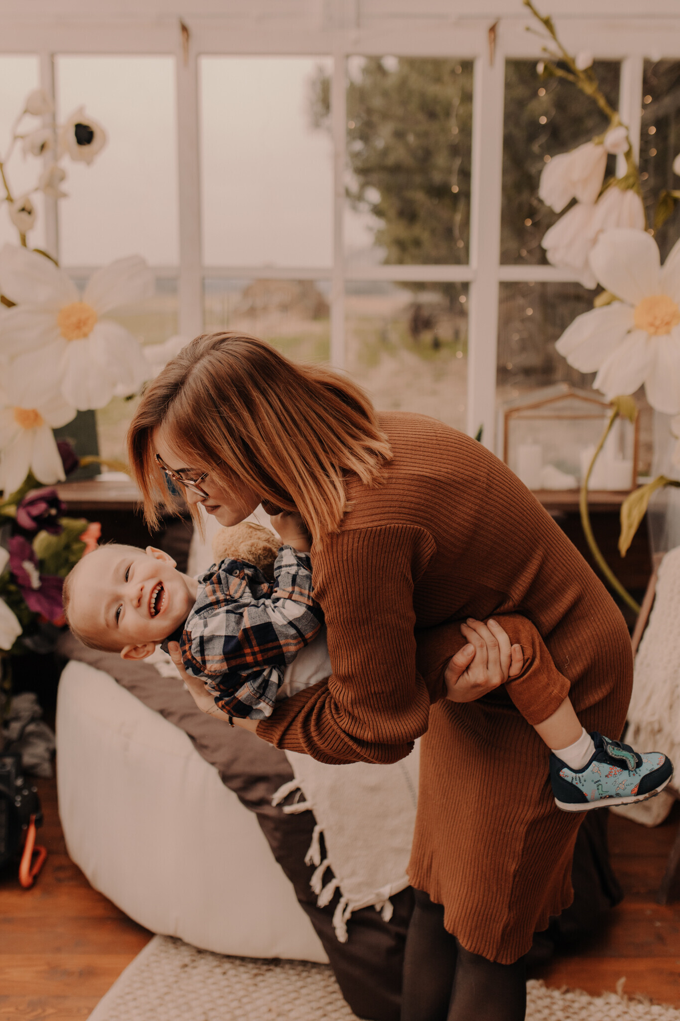 Rodzinne zdjęcia Burzenin – klimatyczna sesja w szklarni Roczkowa sesja plenerowa Burzenin – radosne ujęcia w naturze