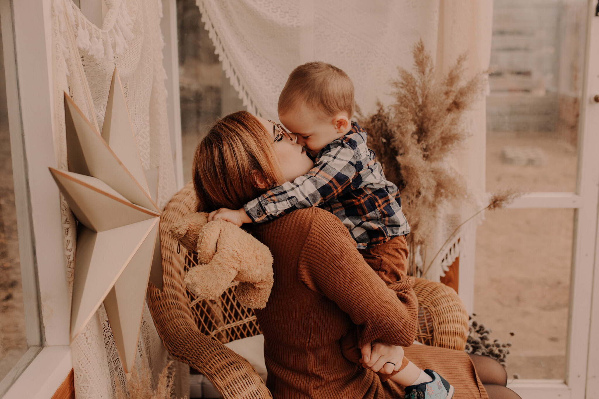 Rodzinne zdjęcia Burzenin – klimatyczna sesja w szklarni Roczkowa sesja plenerowa Burzenin – radosne ujęcia w naturze