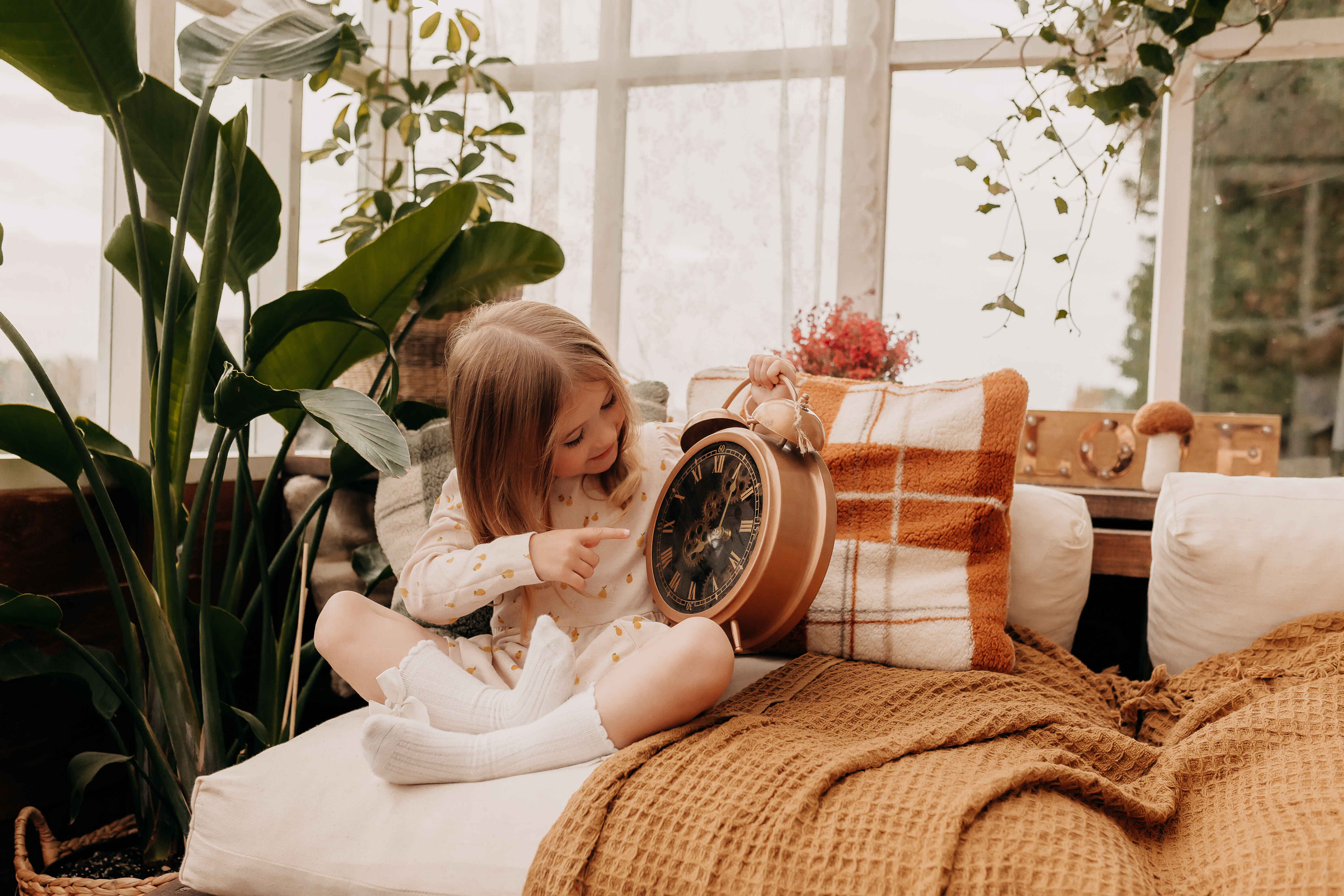 rodzinna-sesja-plener-szklarnia-sieradz.jpg Rodzinna sesja w szklanym studio Sieradz – naturalne ujęcia w szklarni