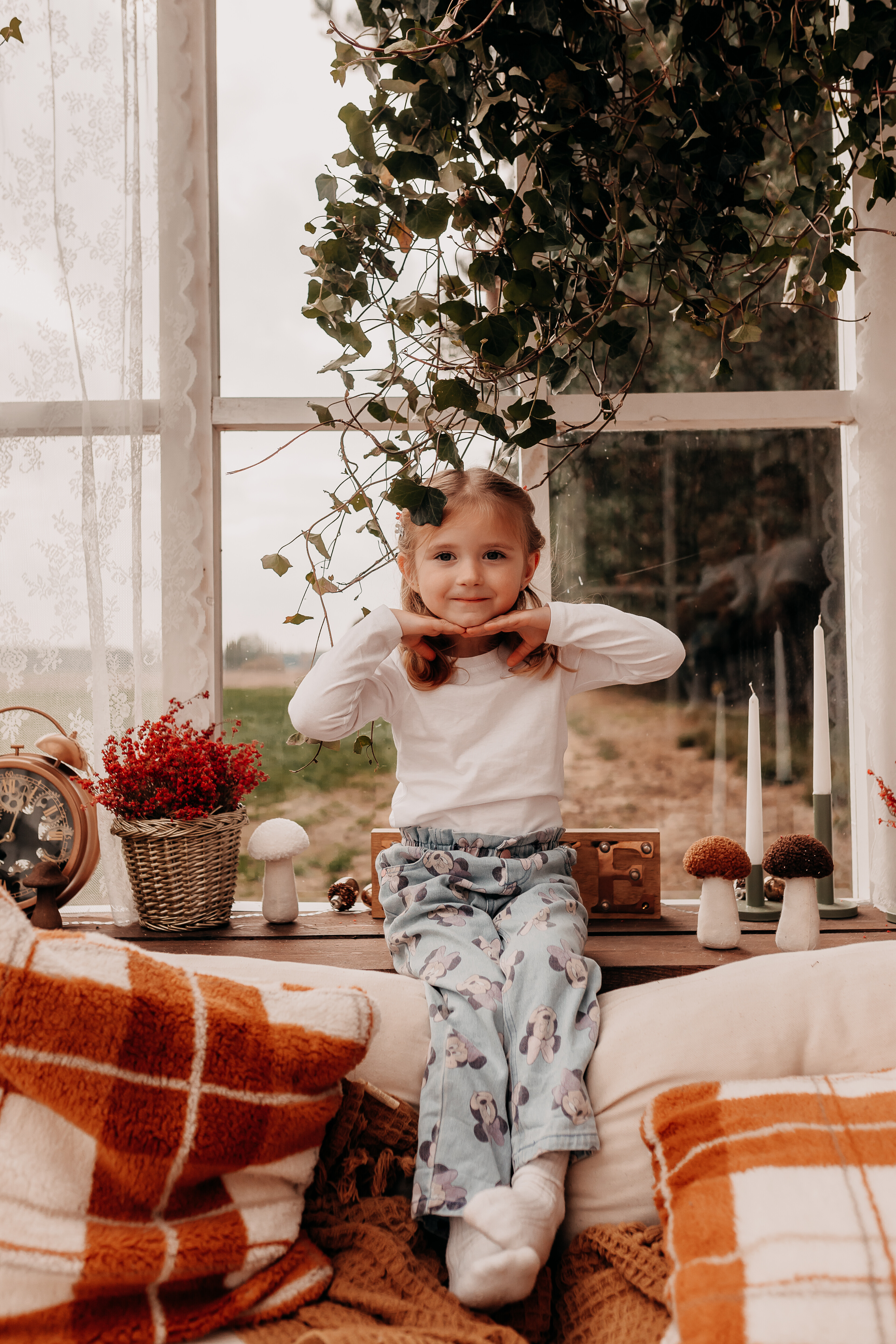 rodzinna-sesja-plener-szklarnia-sieradz.jpg Rodzinna sesja w szklanym studio Sieradz – naturalne ujęcia w szklarni