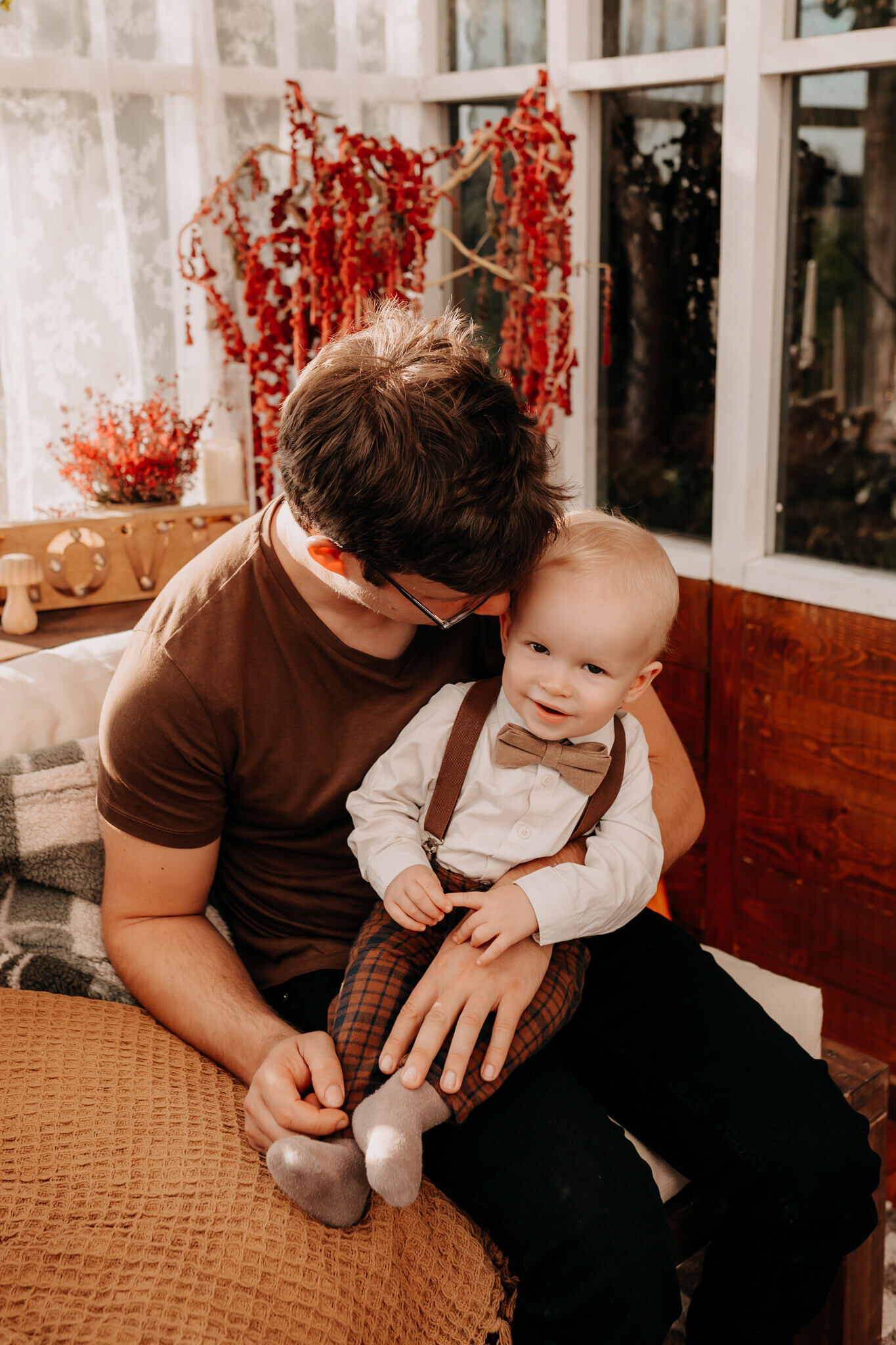 roczkowa-sesja-plenerowa-burzenin.jpg Dziecięca sesja roczkowa w szklarni – radosne zdjęcia w naturalnym świetle chojne