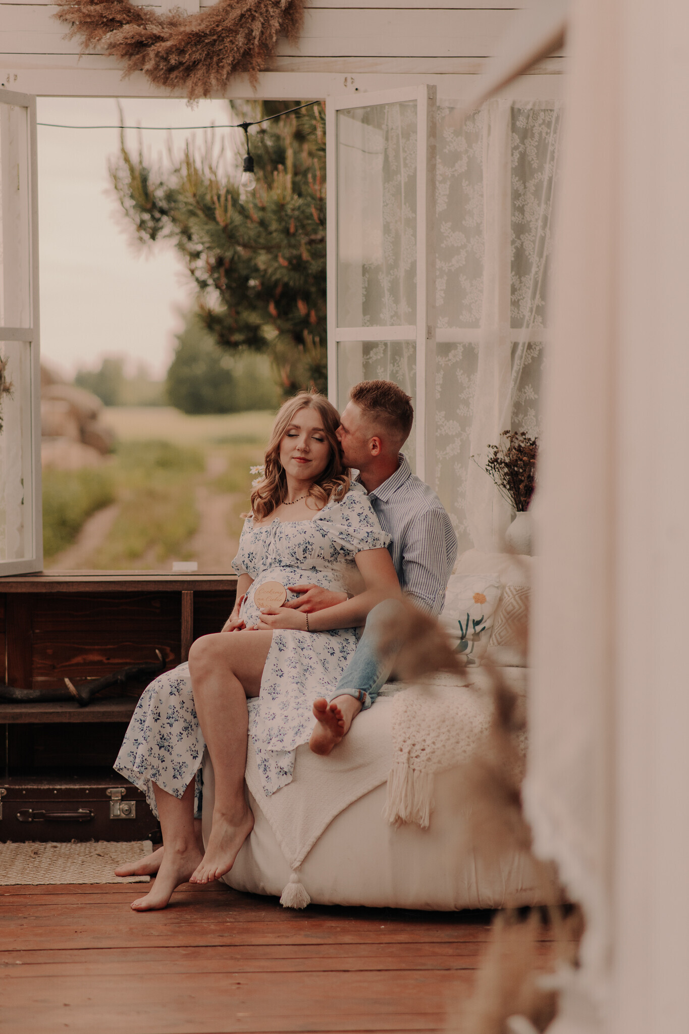 ciazowa-sesja-szklane-studio-sieradz.jpg Ciążowa sesja w szklarni Sieradz – kobiece ujęcia w szklanym studio