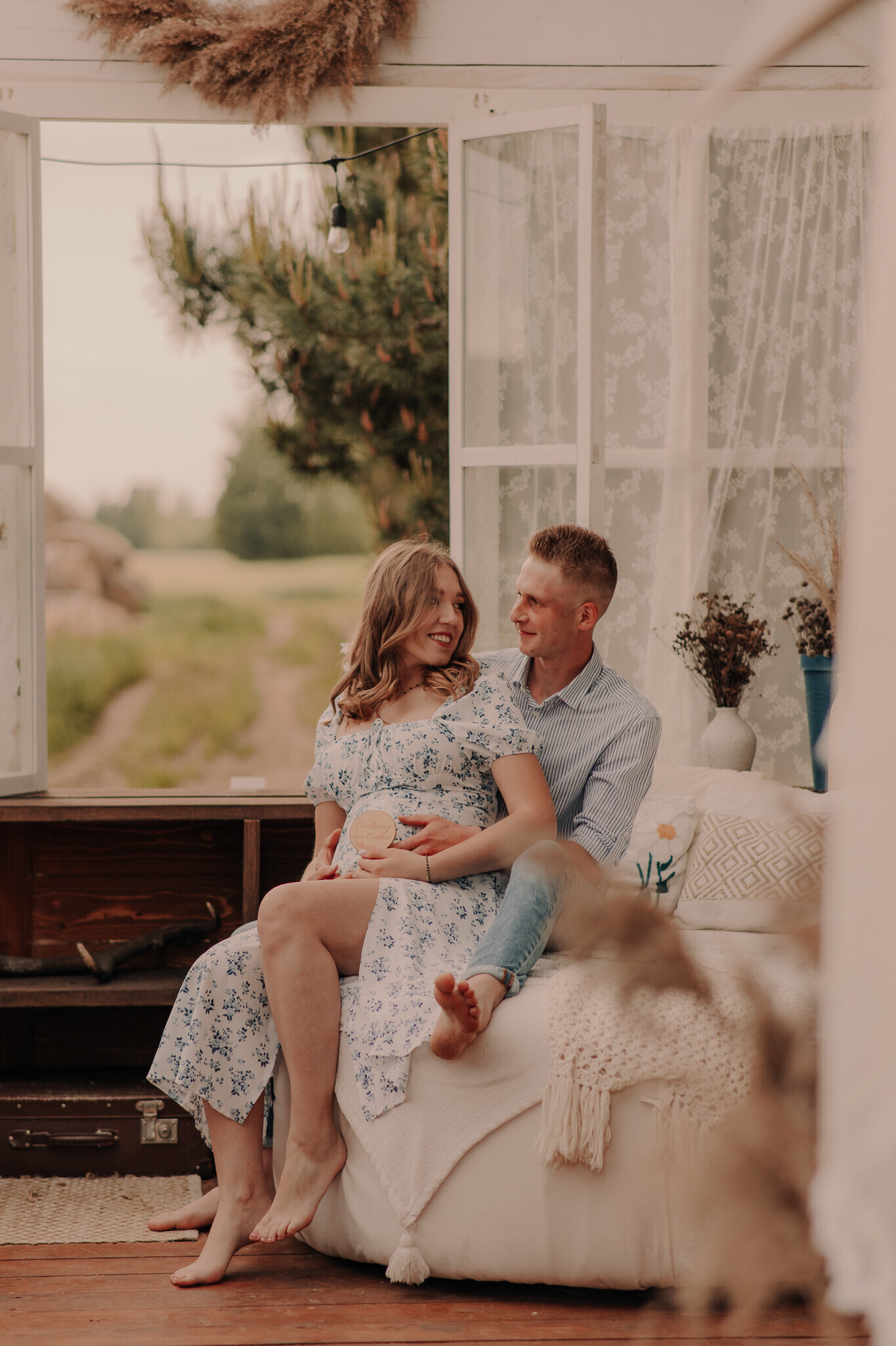 ciazowa-sesja-szklane-studio-sieradz.jpg Ciążowa sesja w szklarni Sieradz – kobiece ujęcia w szklanym studio