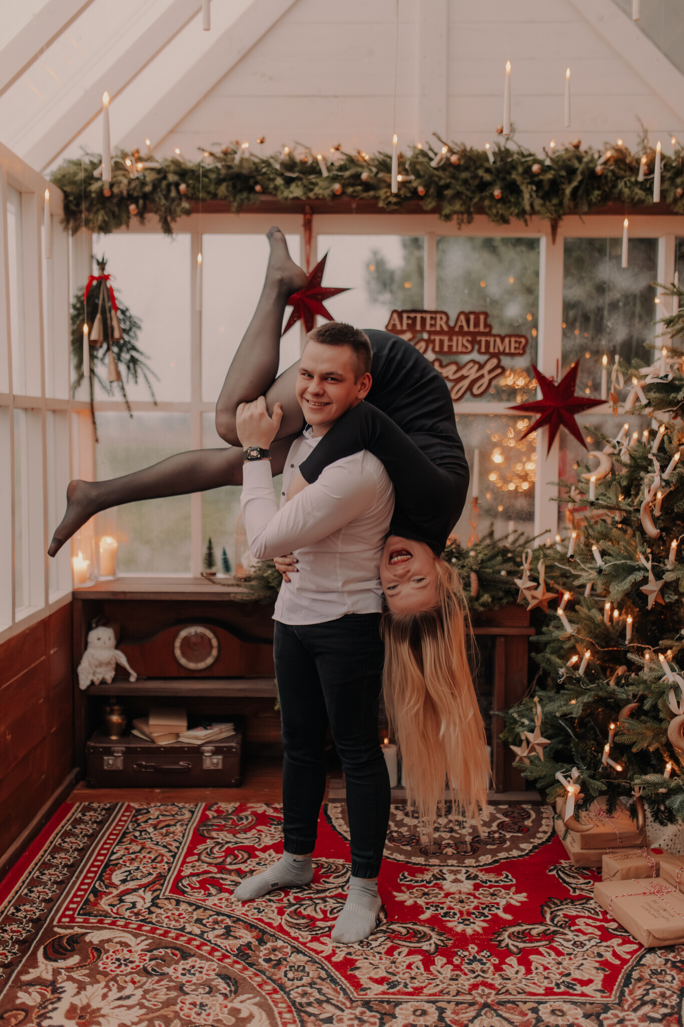 swiateczna-sesja-szklarnia-burzenin.jpg Świąteczna sesja w szklanym studio Burzenin – ciepła i klimatyczna atmosfera