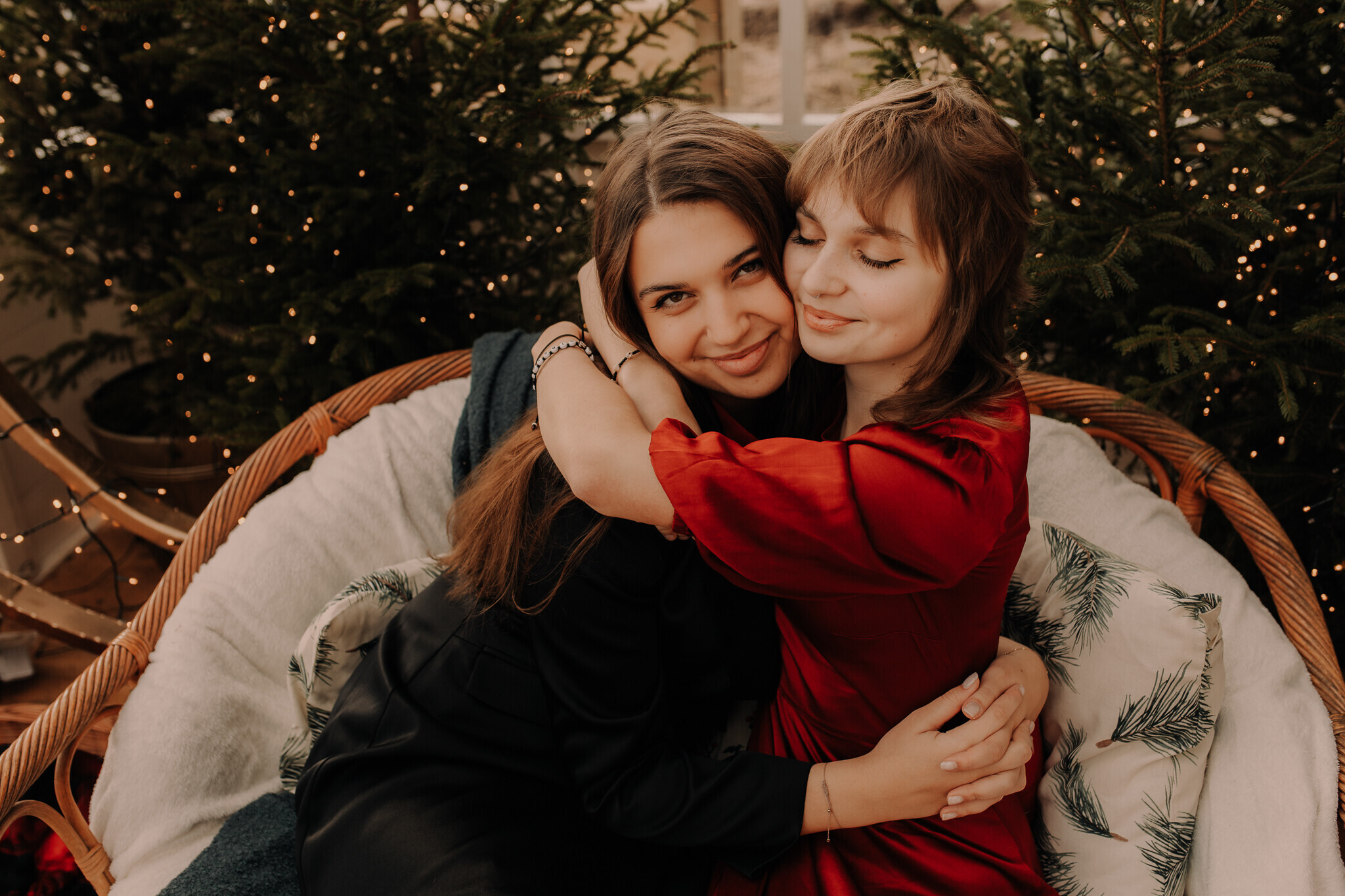 swiateczna-sesja-szklarnia-sieradz.jpg Świąteczna sesja w szklanym studio Sieradz – ciepła i klimatyczna atmosfera, sesja z psem