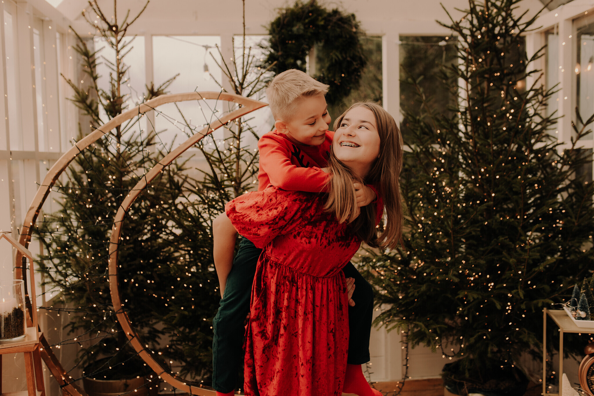 swiateczna-sesja-szklarnia-sieradz.jpg Świąteczna sesja w szklanym studio Chojne – ciepła i klimatyczna atmosfera