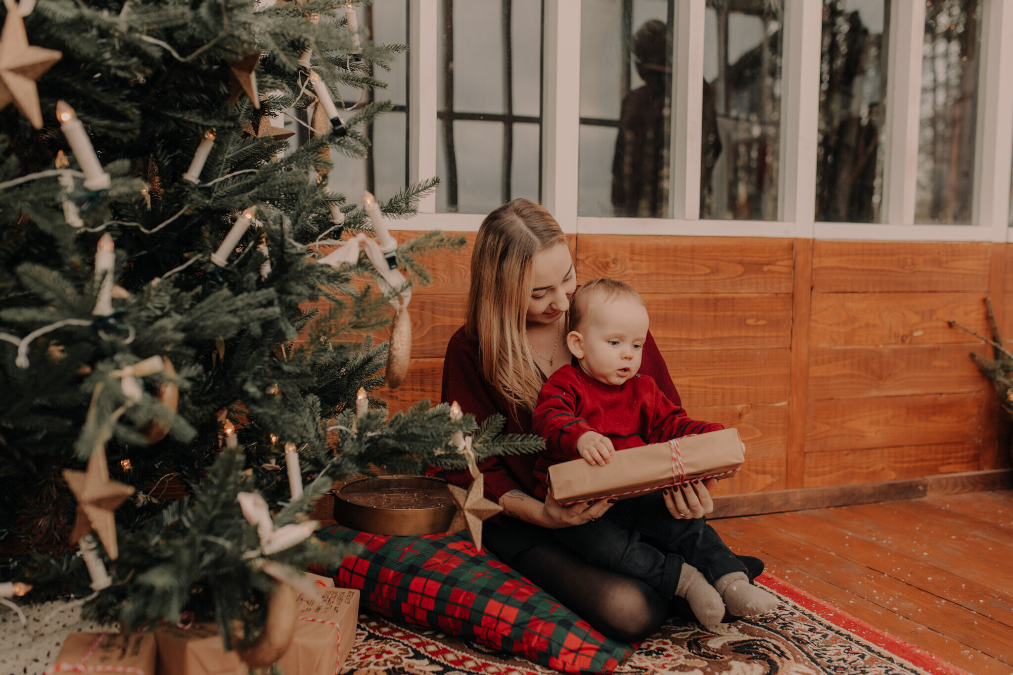 swiateczna-sesja-szklarnia-zdunska-wola.jpg Świąteczna sesja w szklanym studio Chojne – ciepła i klimatyczna atmosfera