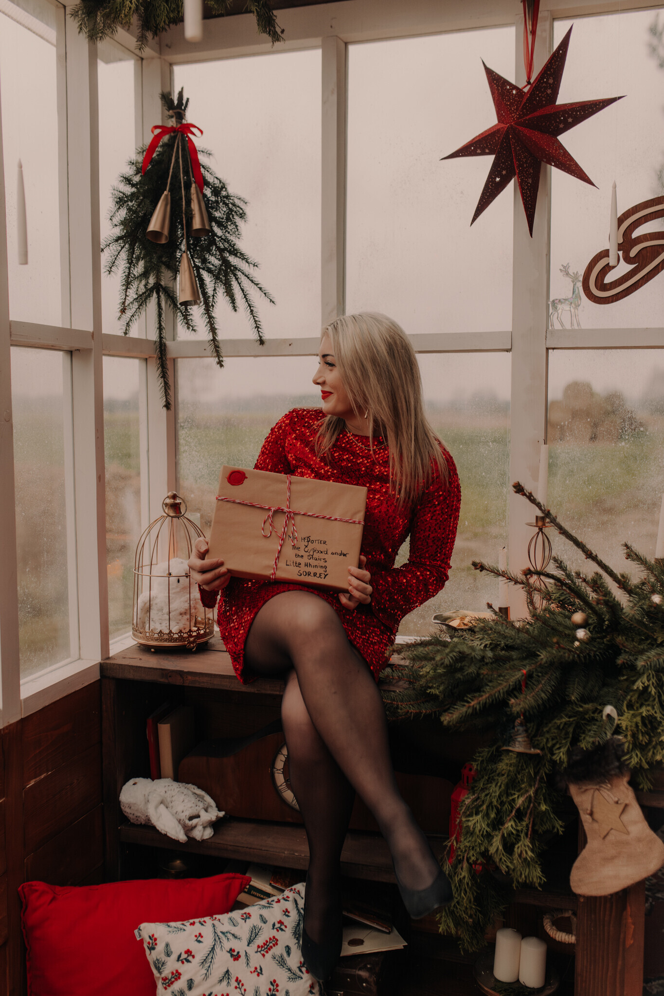 swiateczna-sesja-szklarnia-zdunska-wola.jpg Świąteczna sesja w szklanym studio Chojne – ciepła i klimatyczna atmosfera