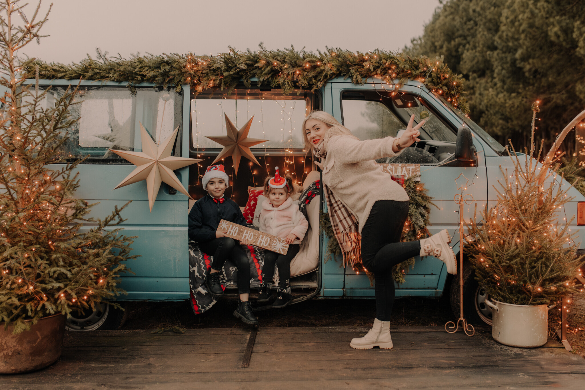 swiateczna-sesja-szklarnia-zdunska-wola.jpg Świąteczna sesja w szklanym studio Chojne – ciepła i klimatyczna atmosfera