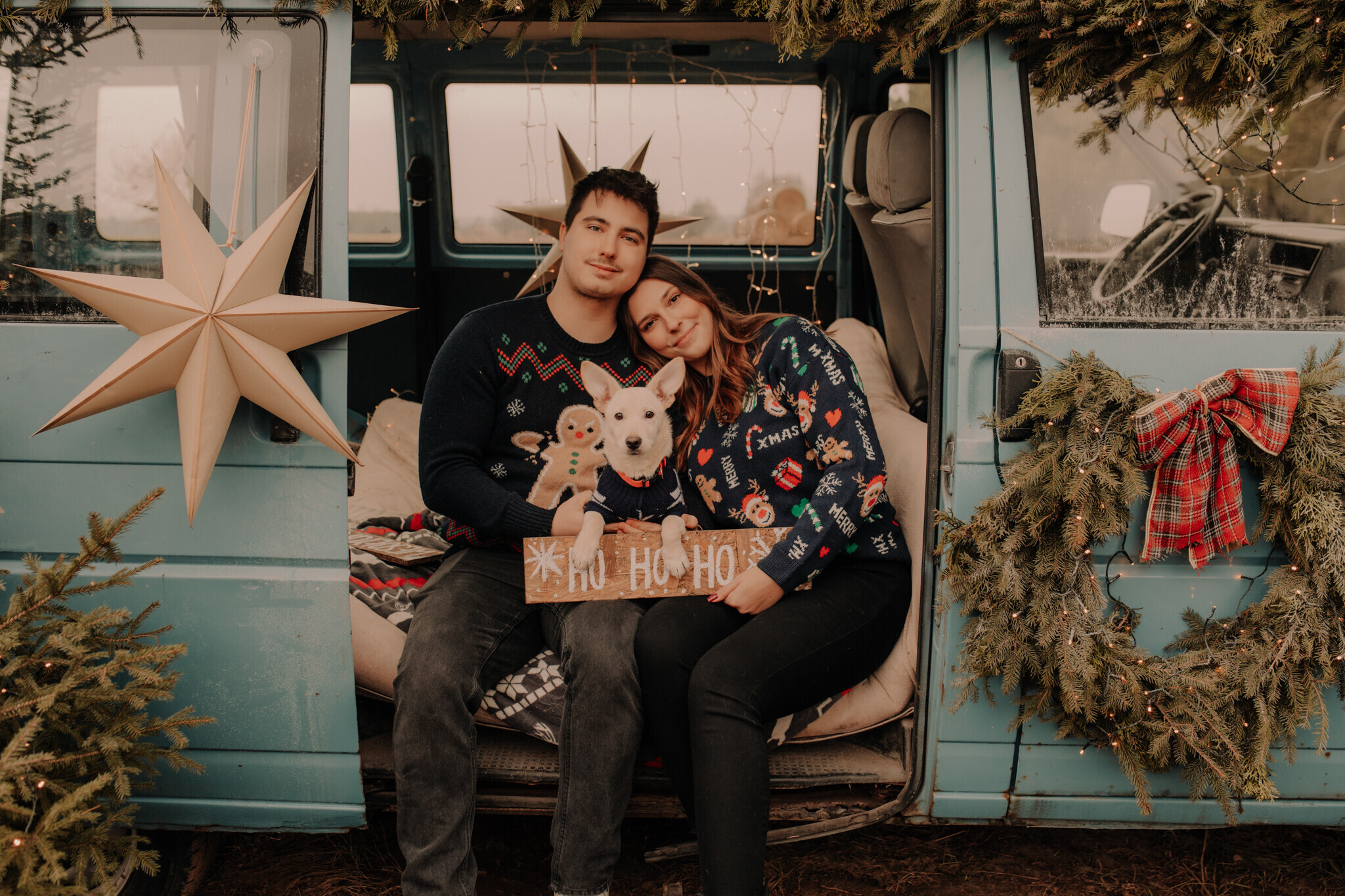 swiateczna-sesja-szklarnia-zdunska-wola.jpg Świąteczna sesja w szklanym studio Sieradz – ciepła i klimatyczna atmosfera, sesja z psemŚwiąteczna sesja w szklanym studio Chojne – ciepła i klimatyczna atmosfera